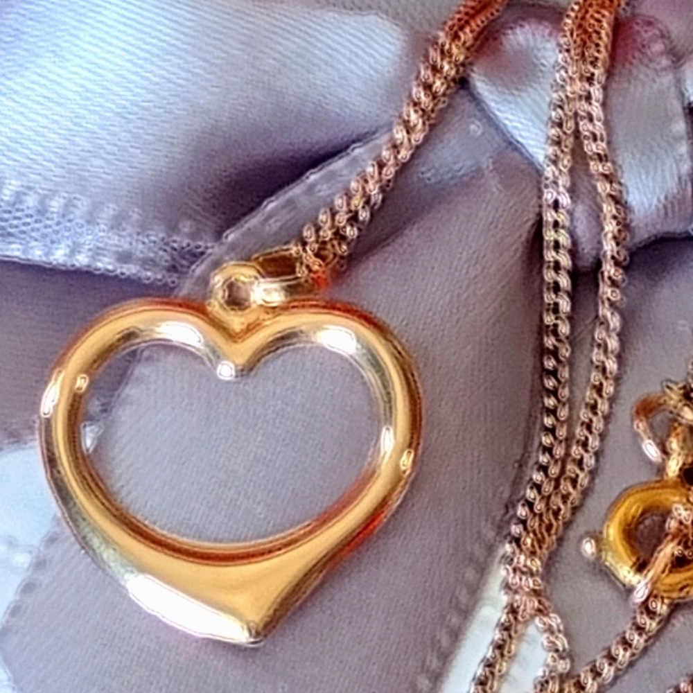 18KT Gold ๐ช Heart .5" .25gms Mother Daughter (2) Available Sold Separately - Picture 4 of 5
